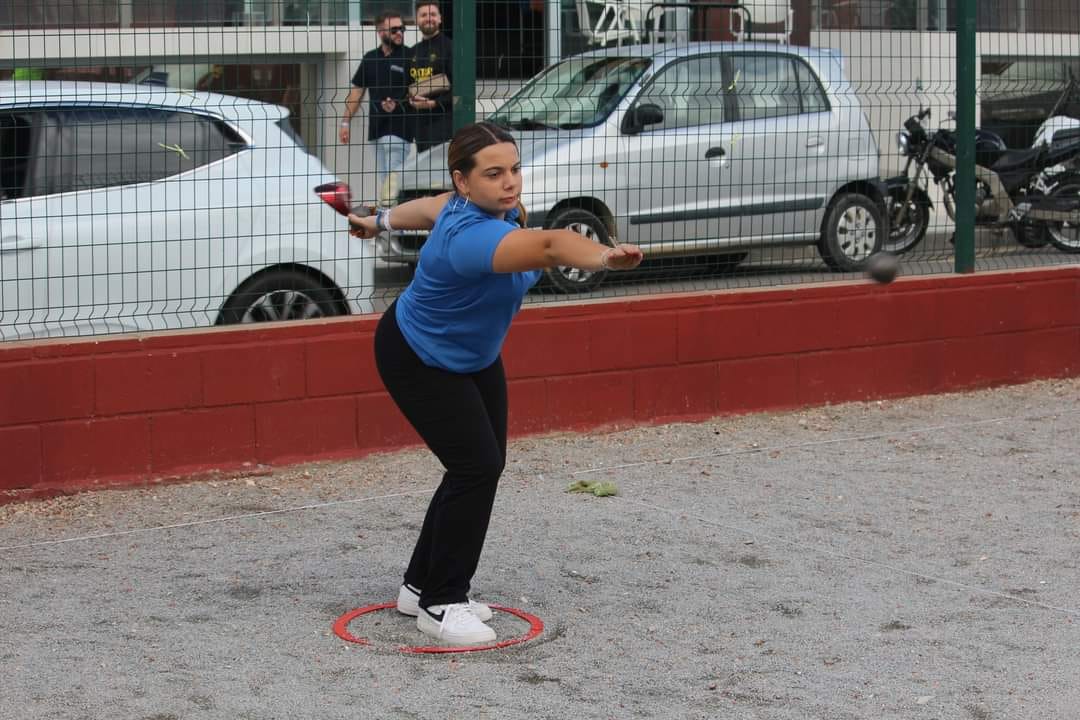 izq